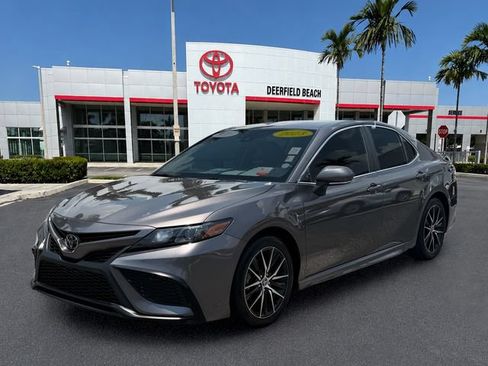 Used 2023 Toyota Camry SE FWD image 3