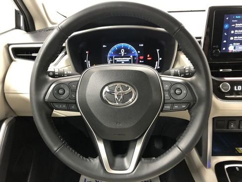 Used 2023 Toyota Corolla Cross XLE w/ Convenience Package image 17