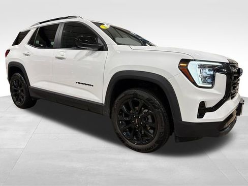 Used 2026 GMC Terrain Elevation w/ Elevation Premium Package AWD/4WD image 9