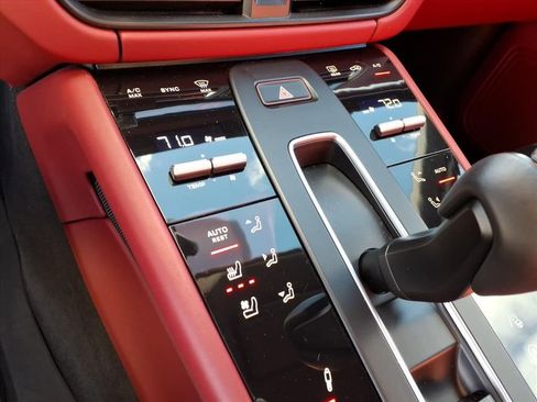 Used 2023 Porsche Macan Turbo image 28