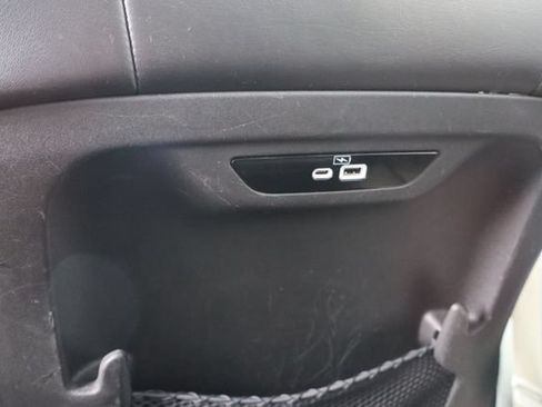 Used 2023 Chrysler Pacifica Touring-L FWD image 26