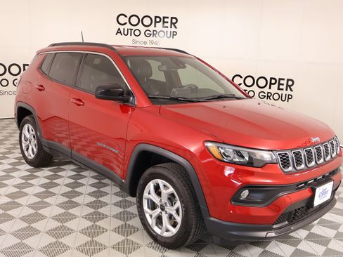 Used 2025 Jeep Compass Latitude AWD/4WD image 1