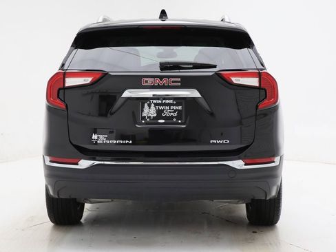 Used 2024 GMC Terrain SLT image 8