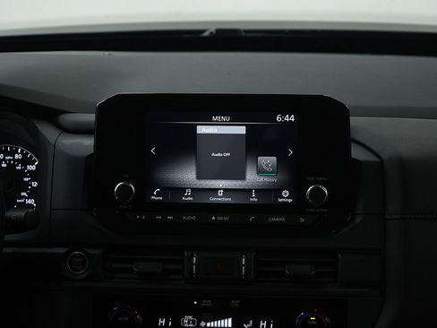 Used 2024 Nissan Pathfinder S image 15