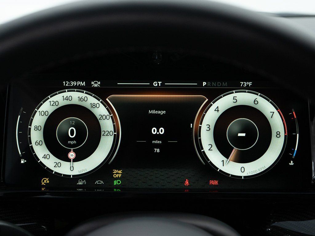 Used 2025 Aston Martin Vanquish RWD image 31