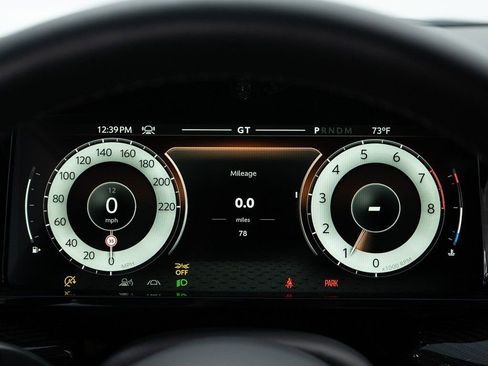 Used 2025 Aston Martin Vanquish RWD image 31