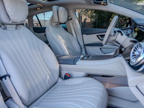 Used 2022 Mercedes-Benz EQS 580 580 image 21