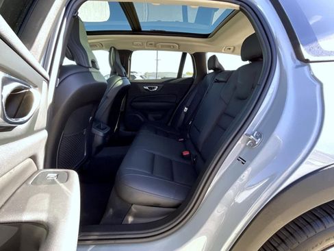 Used 2025 Volvo V60 B5 Cross Country Plus image 20