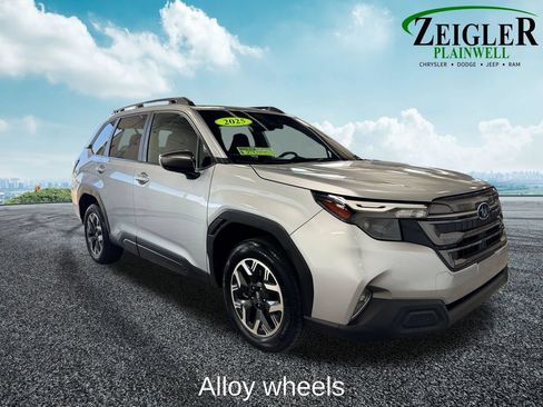Used 2025 Subaru Forester Premium AWD/4WD image 7