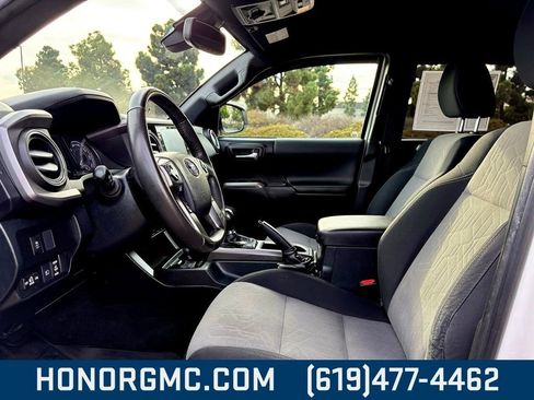 Used 2020 Toyota Tacoma TRD Off-Road image 13
