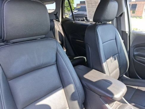 Used 2024 GMC Terrain SLT AWD/4WD image 9