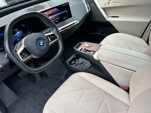 Used 2023 BMW iX xDrive50 w/ Premium Package AWD/4WD image 9