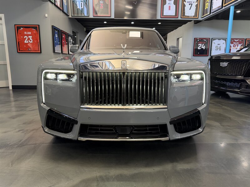 Used 2025 Rolls-Royce Cullinan AWD/4WD image 3