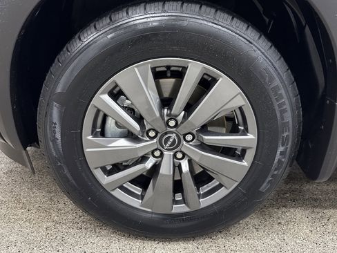 Used 2024 Nissan Pathfinder S image 2