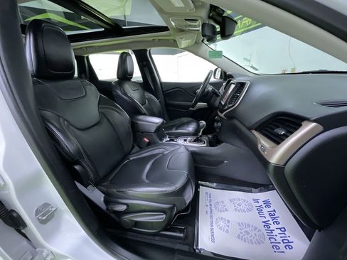 Used 2018 Jeep Cherokee Limited image 31