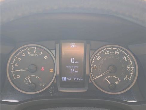 Used 2017 Toyota Tacoma TRD Sport image 10