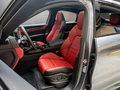 Certified 2026 Porsche Cayenne GTS AWD/4WD image 5