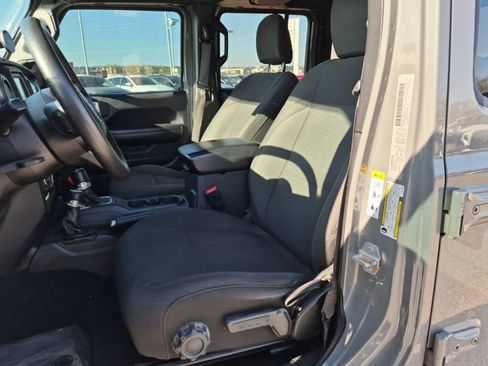Used 2018 Jeep Wrangler Unlimited Sport image 11