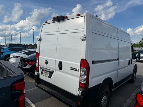 Used 2025 RAM ProMaster 2500 w/ Convenience Group FWD image 3