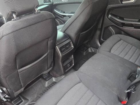 Used 2017 Ford Edge SE w/ Cargo Accessory Package FWD image 13
