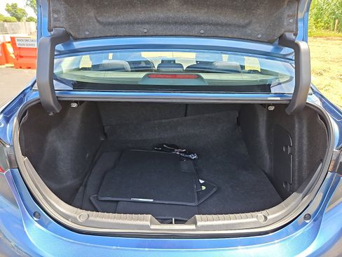 Used 2017 MAZDA MAZDA3 Sport w/ Preferred Equipment Package FWD image 28