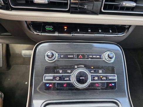 Certified 2022 Lincoln Nautilus FWD w/ Premium Package image 11