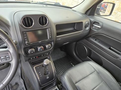 Used 2016 Jeep Patriot High Altitude AWD/4WD image 13