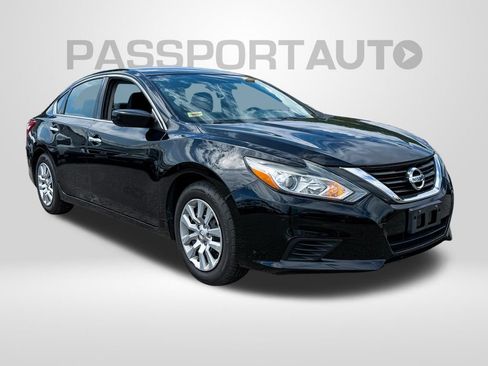 Used 2016 Nissan Altima 2.5 S w/ Power Driver Seat Package FWD image 2