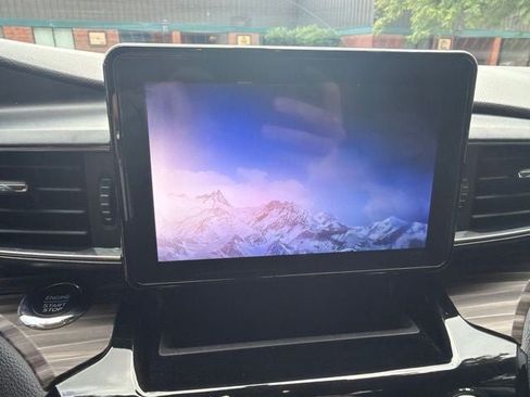 Used 2021 Ford Explorer Limited w/ Equipment Group 301A AWD/4WD image 11