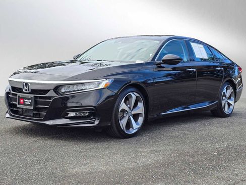 Used 2018 Honda Accord Touring image 3