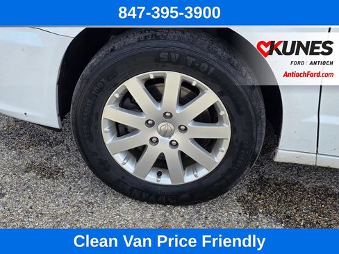 Used 2014 Chrysler Town & Country Touring FWD image 12