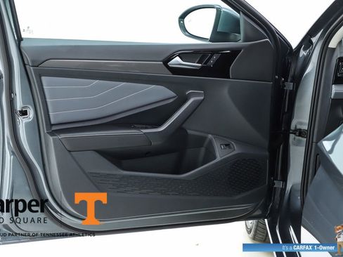 Used 2025 Volkswagen Jetta SEL FWD image 18