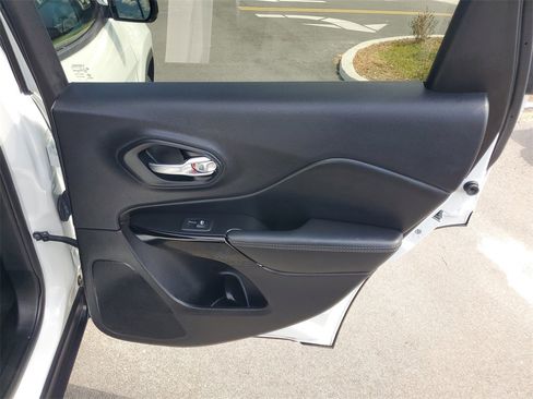 Used 2023 Jeep Cherokee Altitude Lux image 33