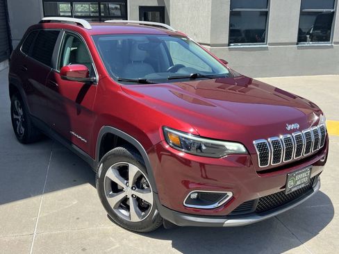 Used 2019 Jeep Cherokee Limited AWD/4WD image 6
