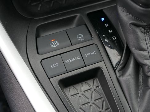 Used 2024 Toyota RAV4 LE image 21