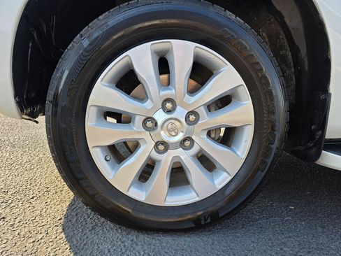 Used 2018 Toyota Sequoia Platinum AWD/4WD image 24