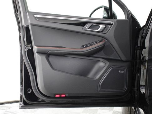 New 2026 Porsche Macan image 21