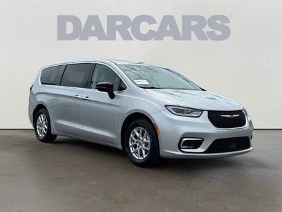 Used 2024 Chrysler Pacifica Touring-L