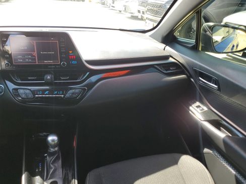 Used 2019 Toyota C-HR XLE FWD image 29