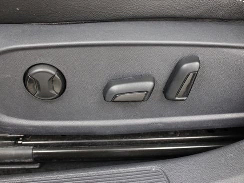 Used 2024 Volkswagen Jetta SE FWD image 17