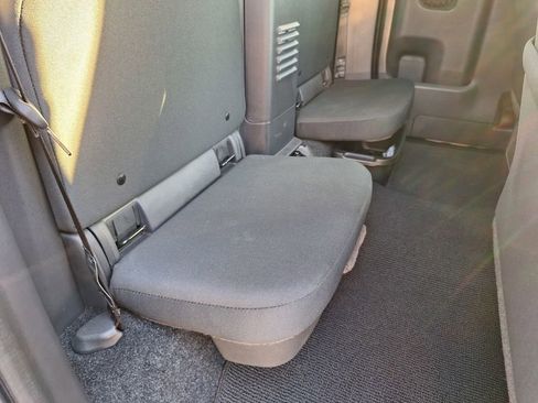 Used 2025 Nissan Frontier SV image 28