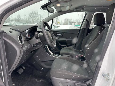 Used 2022 Chevrolet Trax LS w/ Tint and Cruise Package image 20