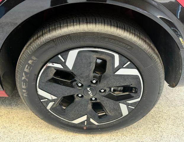 Used 2023 Kia Niro Wind w/ Wind Preserve Package FWD image 29