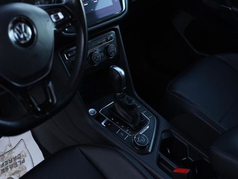 Used 2018 Volkswagen Tiguan SE w/ 3rd Row Seat Package image 8