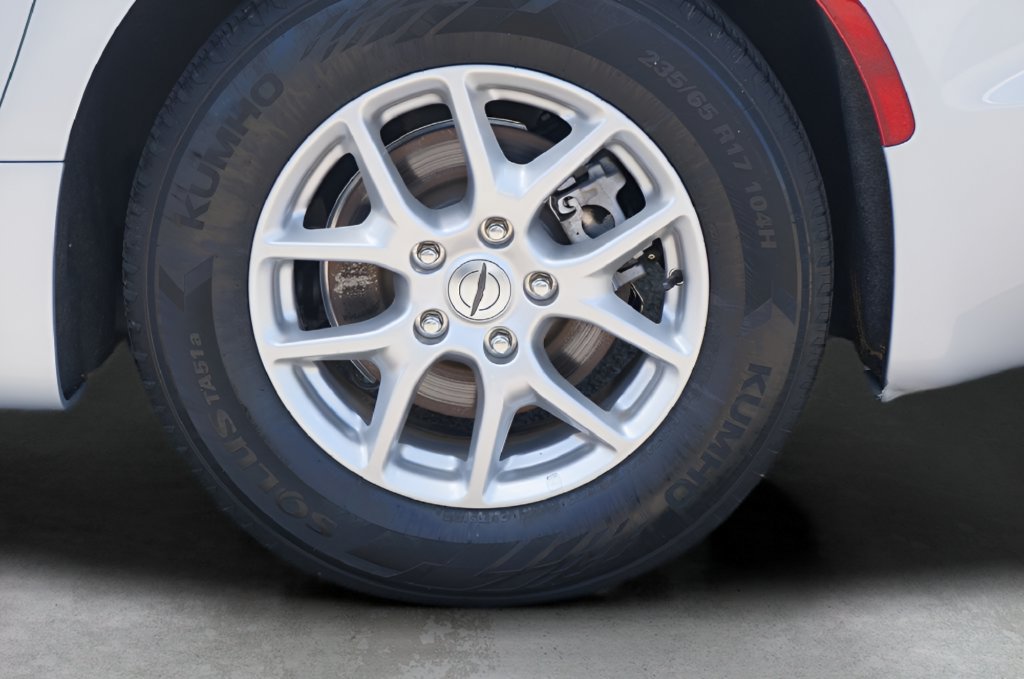 Used 2024 Chrysler Pacifica Touring-L FWD image 11