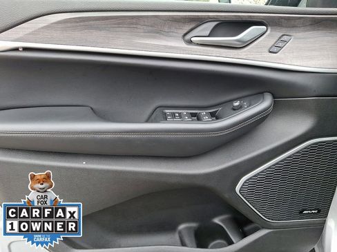 Used 2023 Jeep Grand Cherokee 4WD 4xe image 13