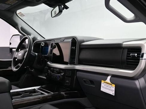New 2025 Ford F250 XLT w/ Black Appearance Package image 28