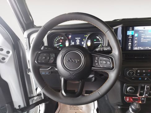 Used 2024 Jeep Wrangler Unlimited AWD/4WD image 13