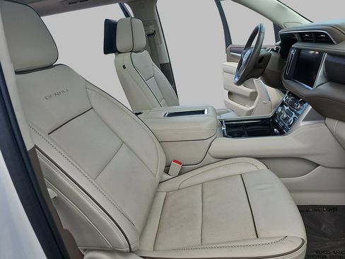 Used 2023 GMC Yukon XL Denali w/ Denali Reserve Package AWD/4WD image 13