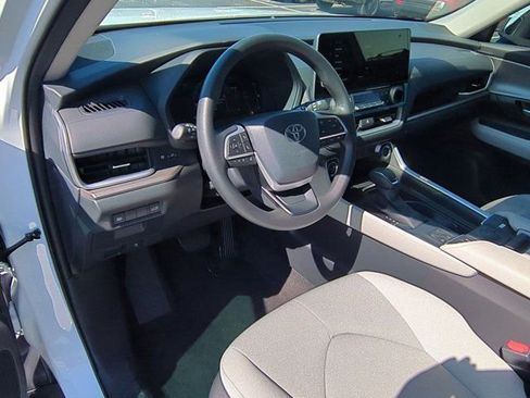 Certified 2026 Toyota Grand Highlander FWD image 9